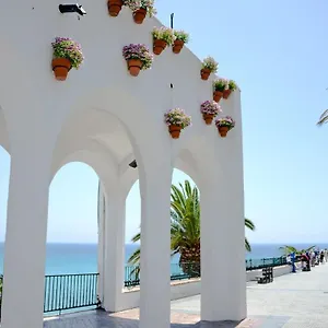 https://las-flores-de-burriana-nerja.es-andalucia.com
